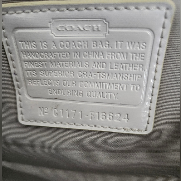 Coach F16624 East West Beach Tote w/Rare Seahorse Charm And Matching Wristlet - Picture 5 of 15